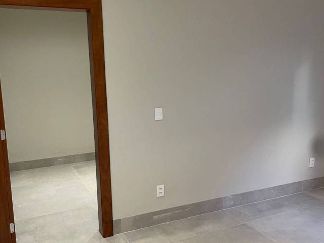 Casa para Venda em Várzea Grande - 4