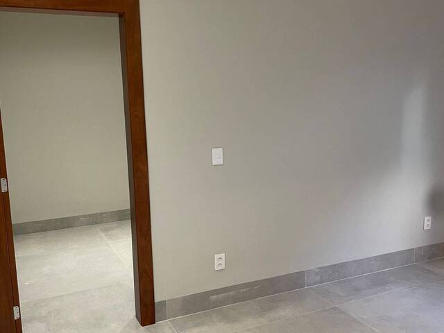 Casa para Venda em Várzea Grande - 4