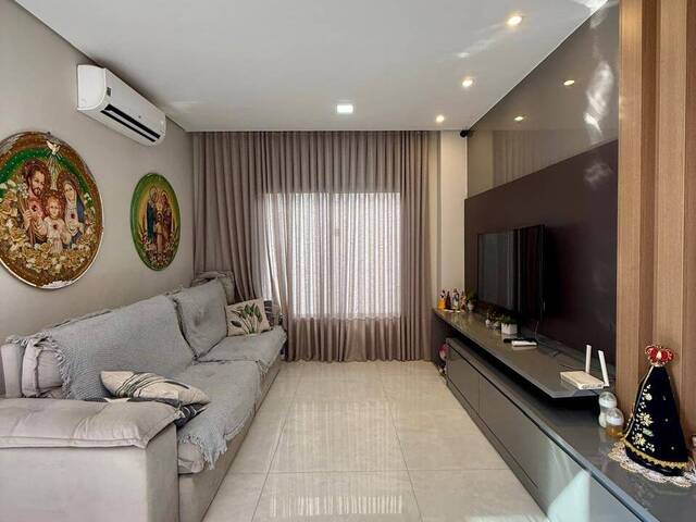 #557 - Casa em condomínio para Venda em Cuiabá - MT