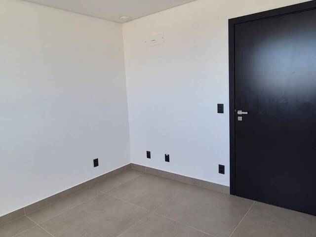 Sala para Venda em Várzea Grande - 4