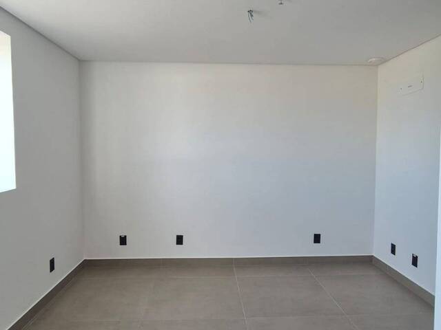 Sala para Venda em Várzea Grande - 5