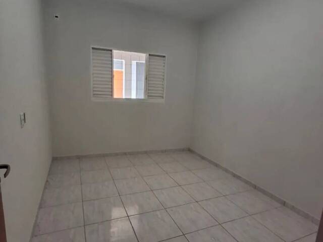 Casa para Venda em Várzea Grande - 4